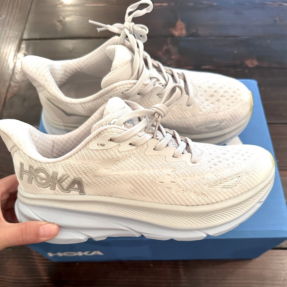 Hoka Clifton 9 in Nimbus Cloud/Ice Water